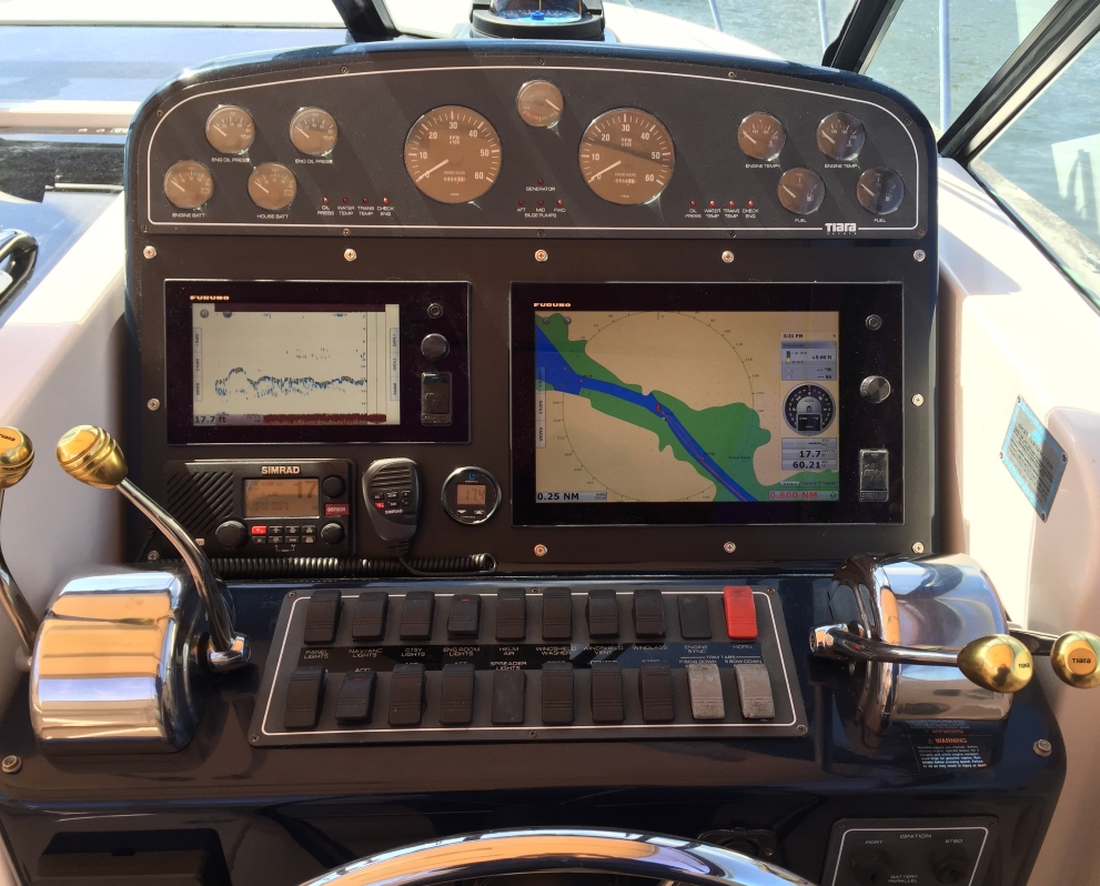 [Image: FiddleheadII_2002_Tiara_3500_Open_Helm.jpg]